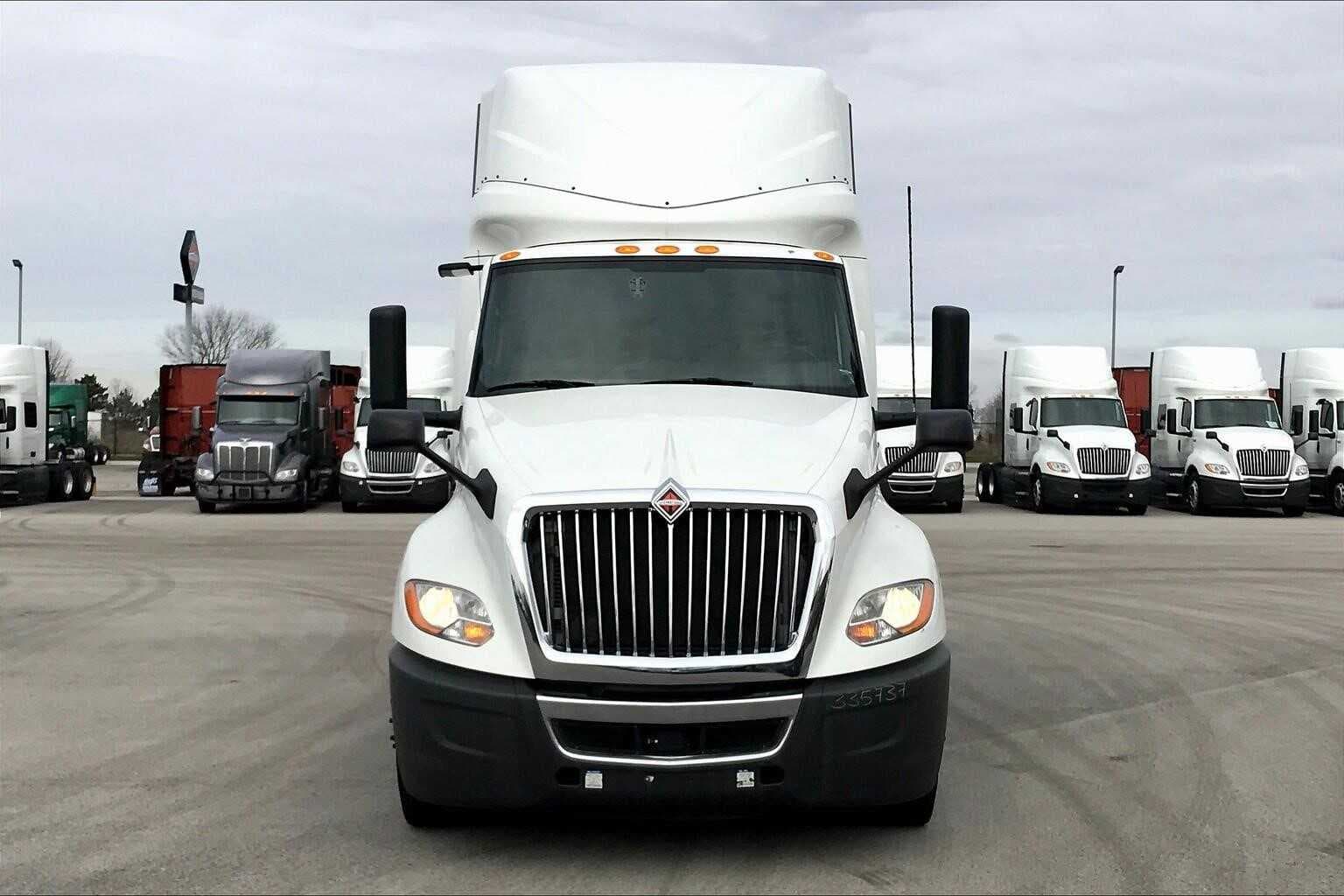 2020 International LT625 image 2