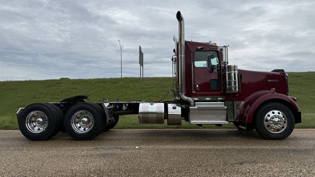 Used 2022 KENWORTH W900L image 4