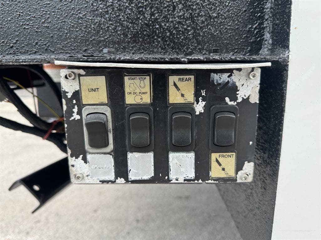 2018 Freightliner M2-106 image 26