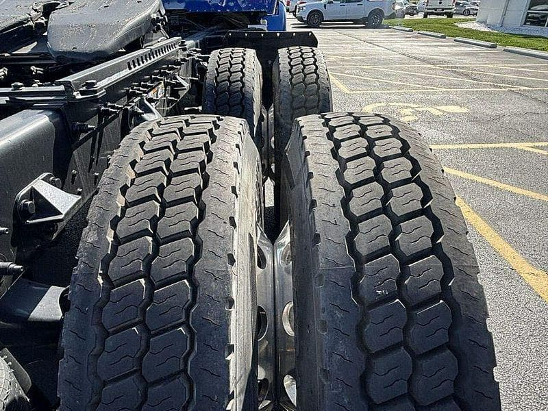 2021 Peterbilt 579 image 12