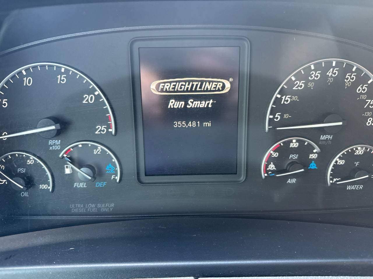 2022 Freightliner Cascadia image 10