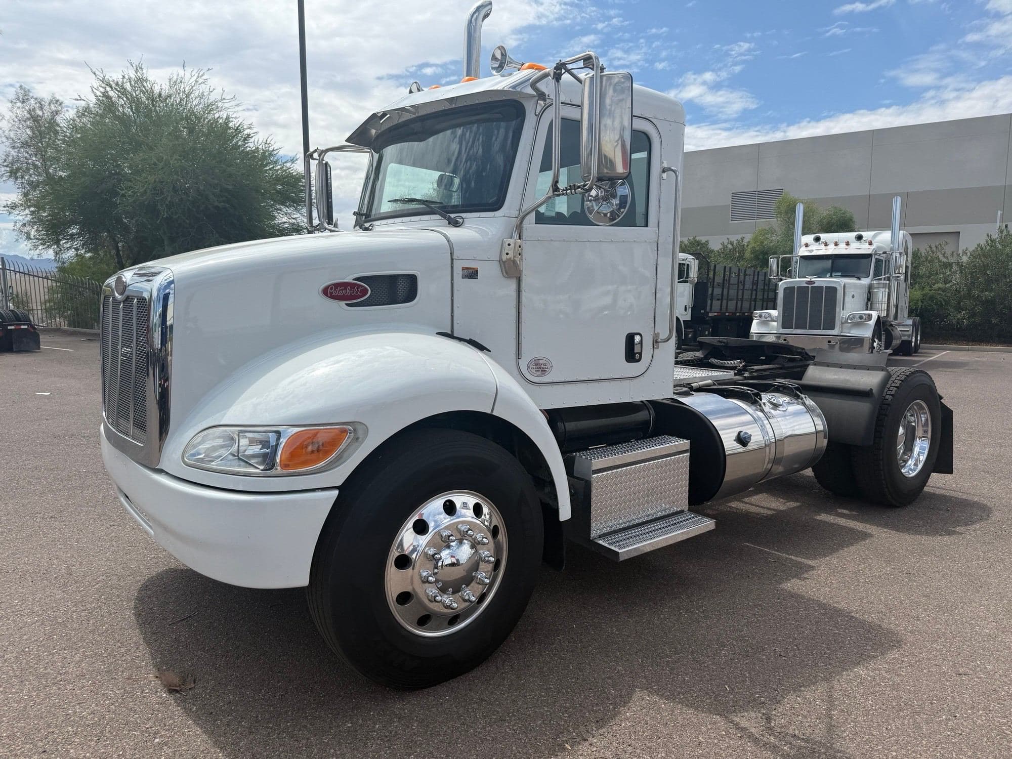 2019 Peterbilt 337 image 1