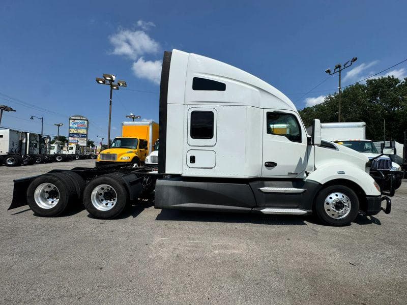 2022 Kenworth T600 image 9