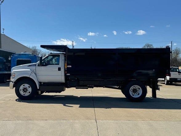 2025 Ford F650 SD image 6