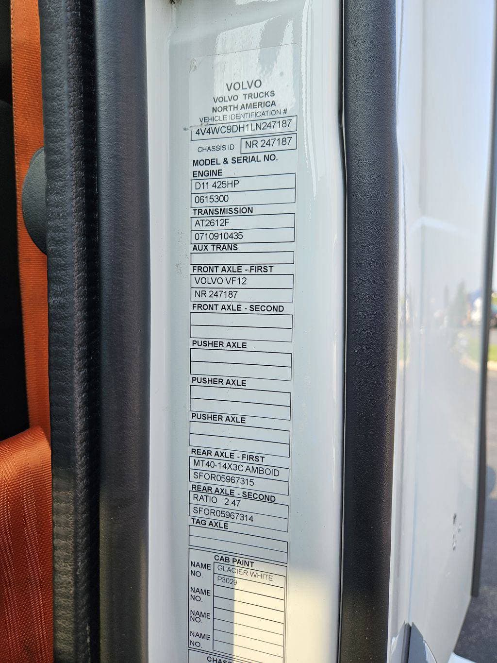 2020 Volvo VNR image 14