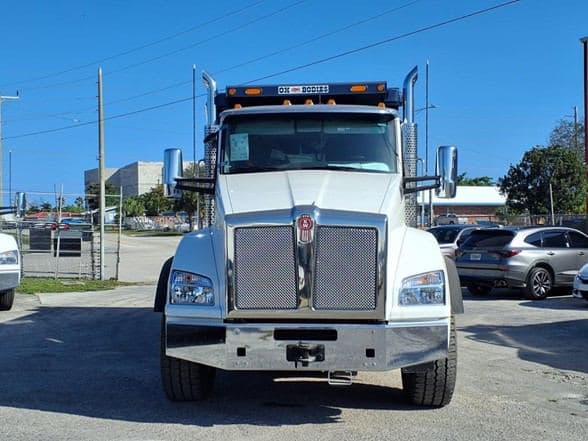 2026 Kenworth T880 image 3