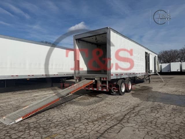2017 HYUNDAI 48300 image 3