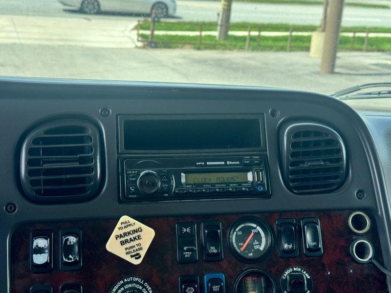 2017 Freightliner M2 106 image 20