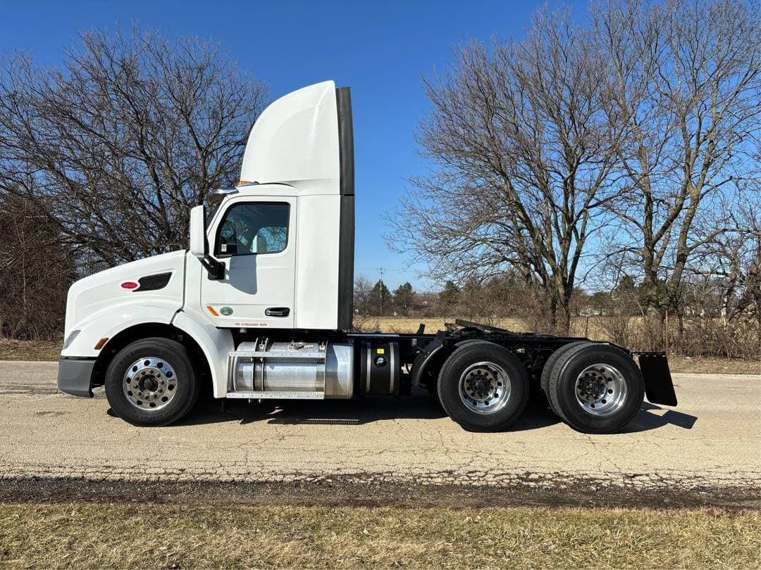 2020 Peterbilt 579 image 3
