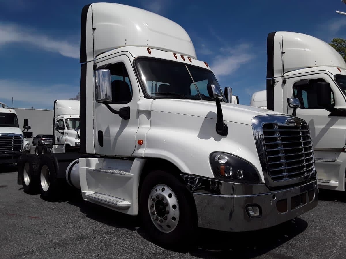 Used 2019 FREIGHTLINER Conventional - Day Cab - CASCADIA 125 For Sale image 1