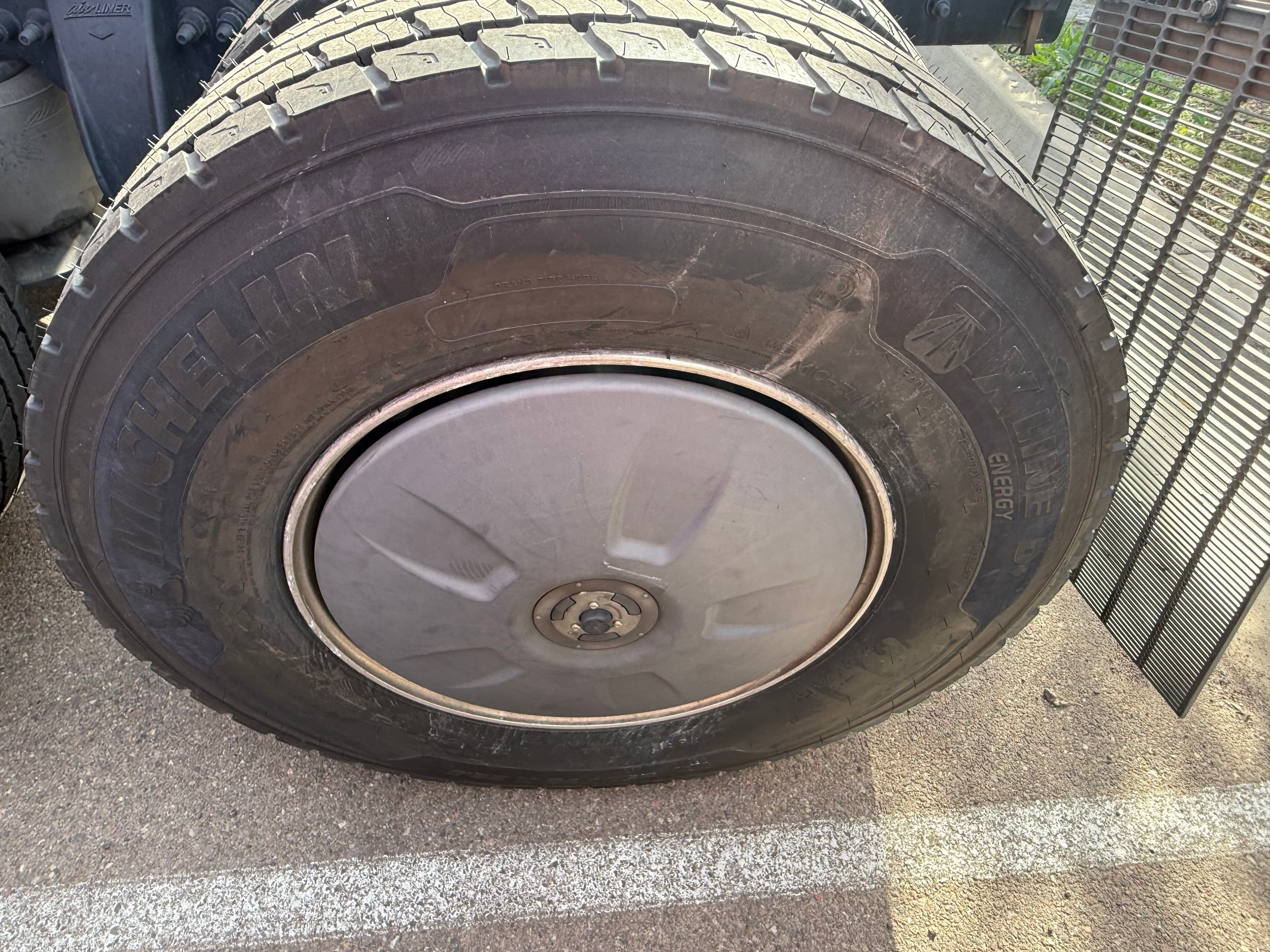 2022 Freightliner Cascadia image 10