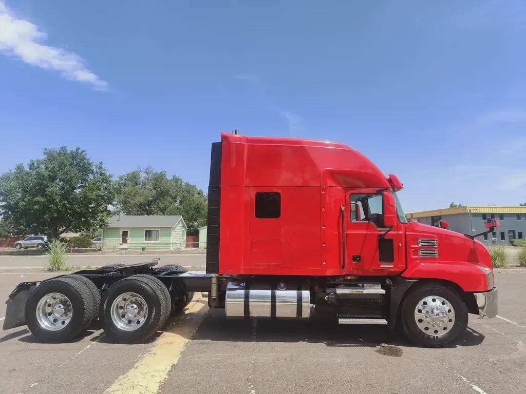 Used 2022 MACK Conventional - Sleeper Truck image 4
