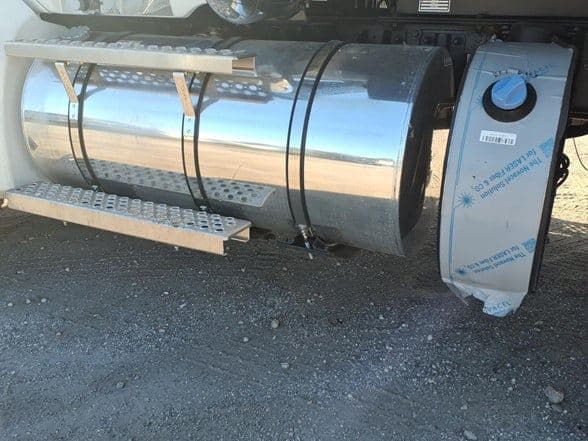 2025 Kenworth T880 image 12