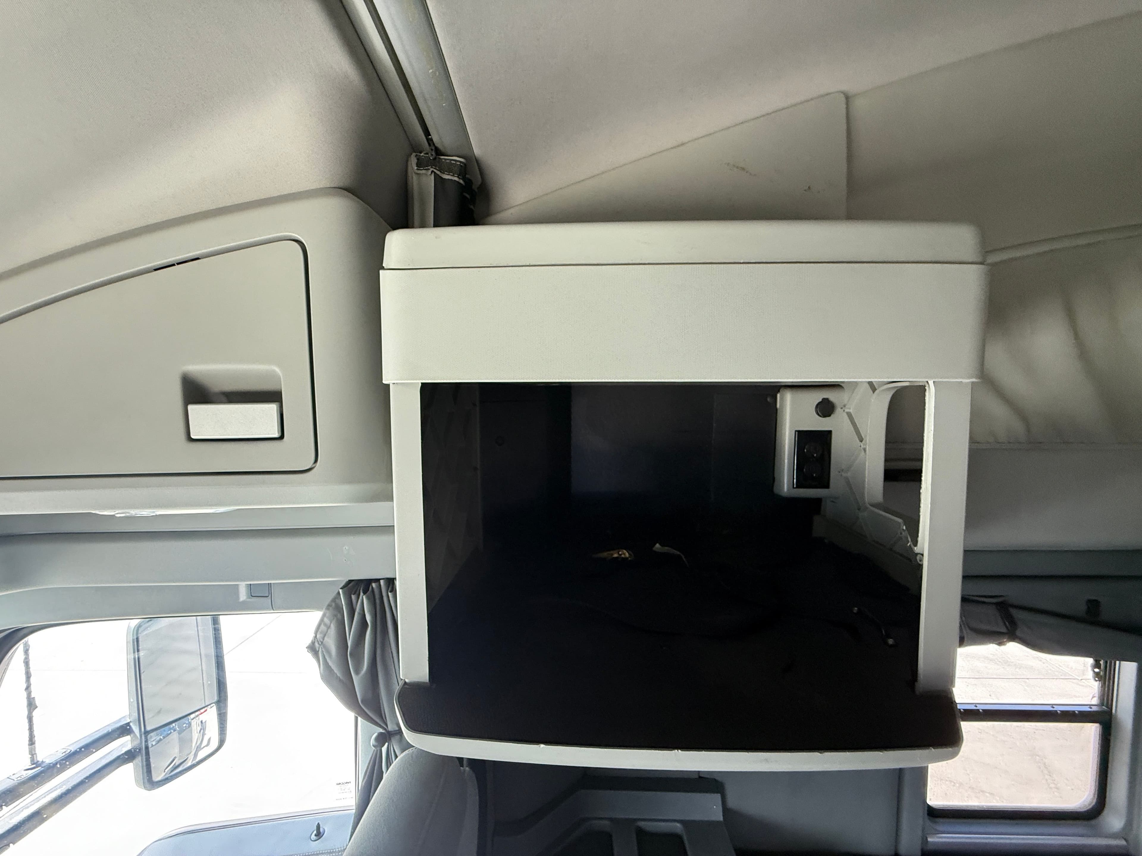 2018 Kenworth T680 image 14