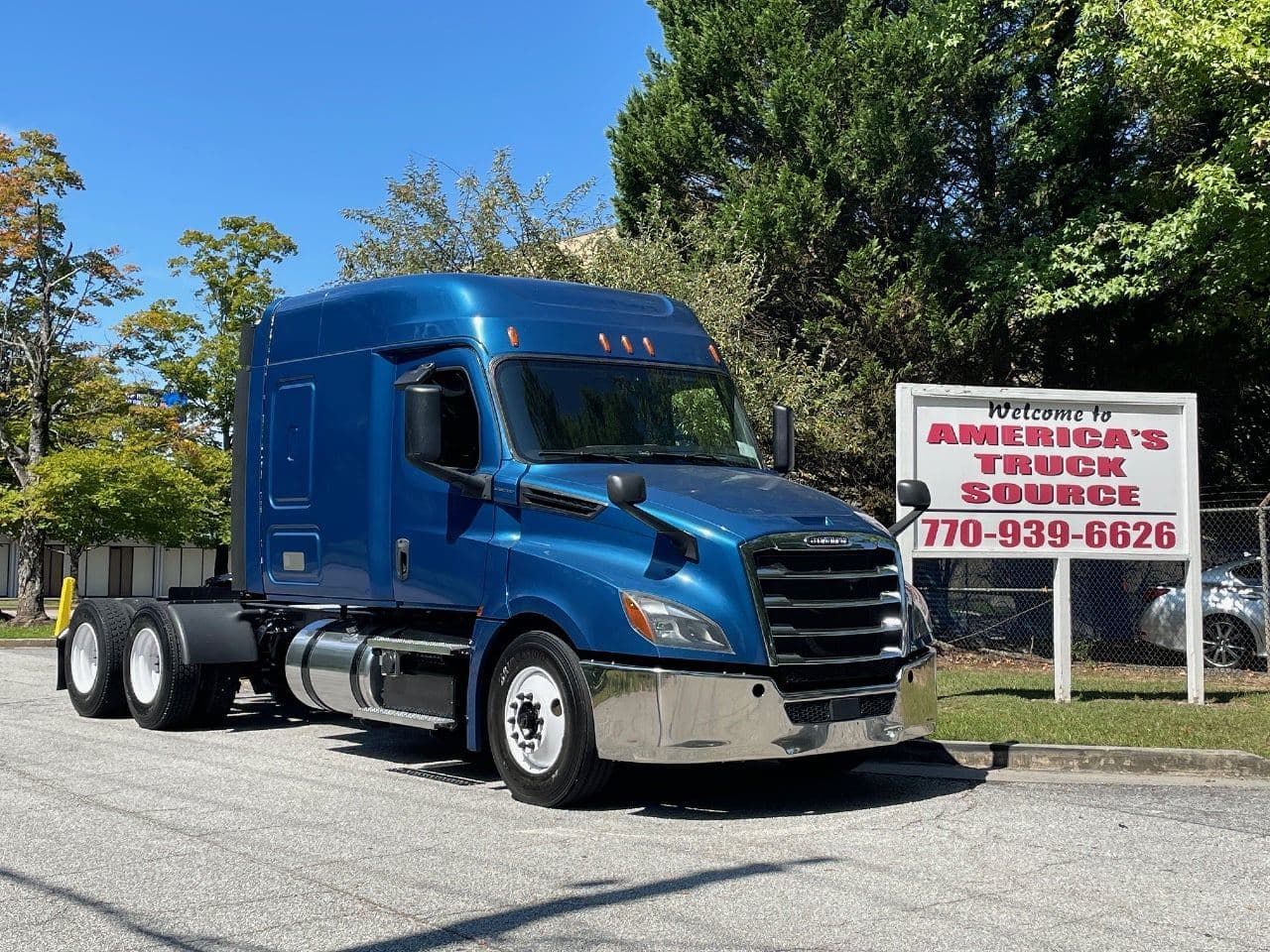 2020 Freightliner Cascadia 126 image 1