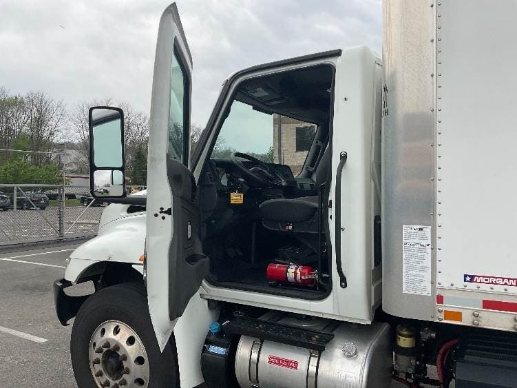 2022 International MV607 Box Truck - 220HP, 6 Speed Automatic, Roll up Door image 15