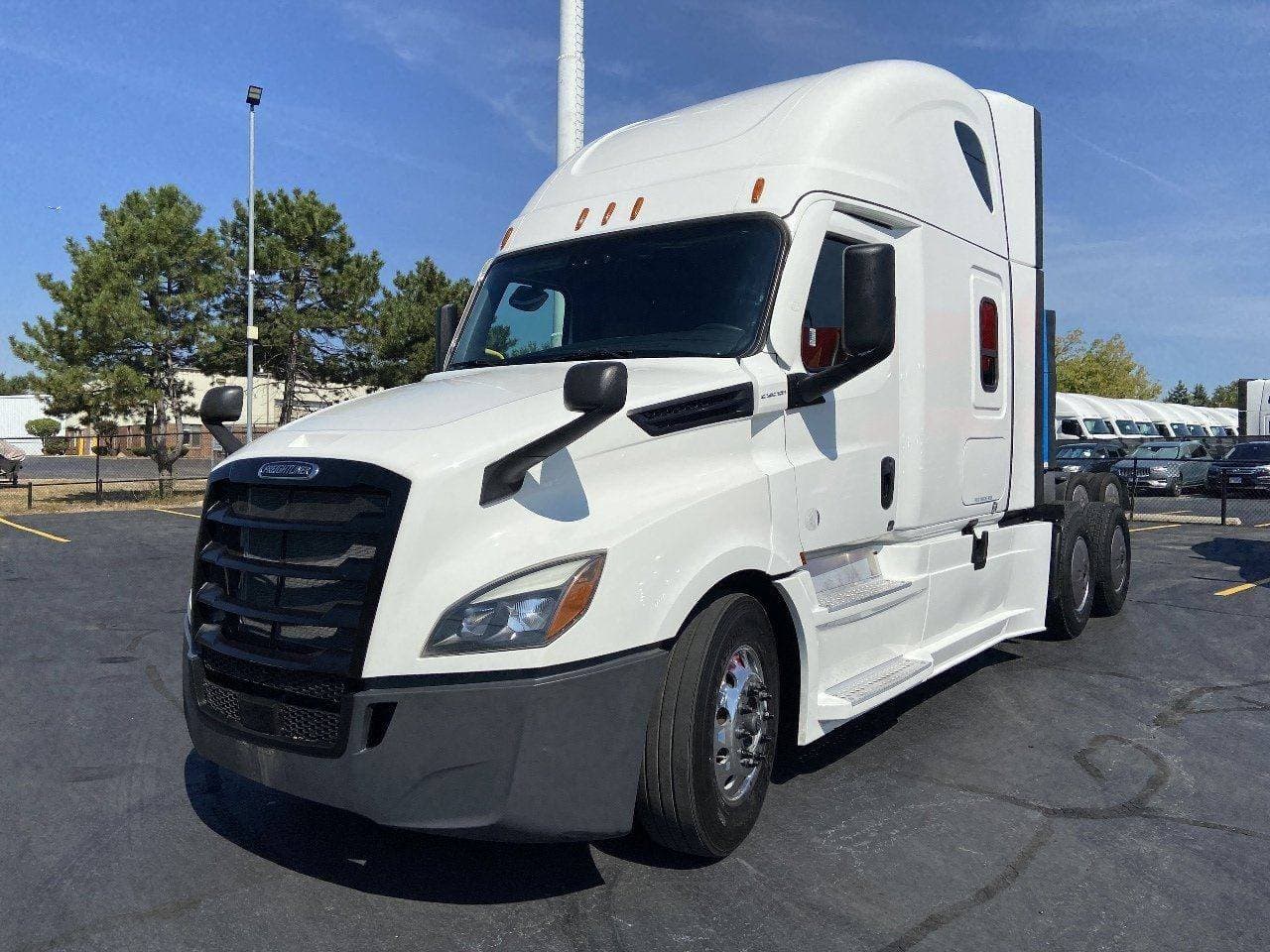2021 FREIGHTLINER Cascadia CA126 Tandem Axle Sleeper image 1