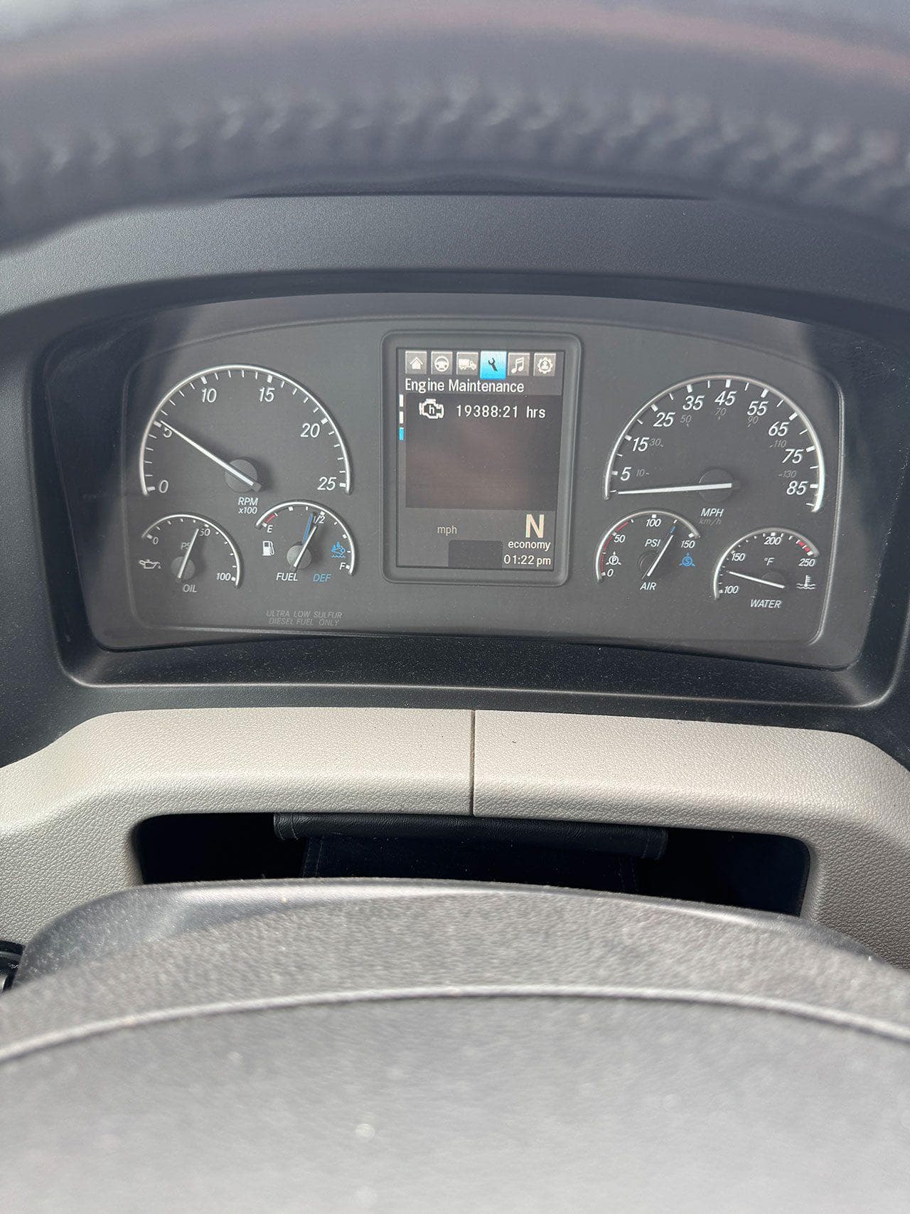 2019 Freightliner Cascadia 126 image 11
