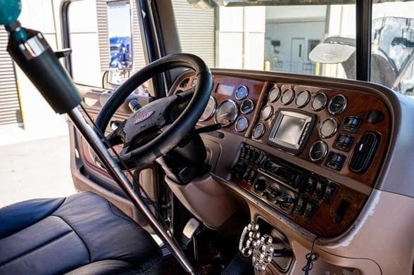 2009 Peterbilt 389 image 11