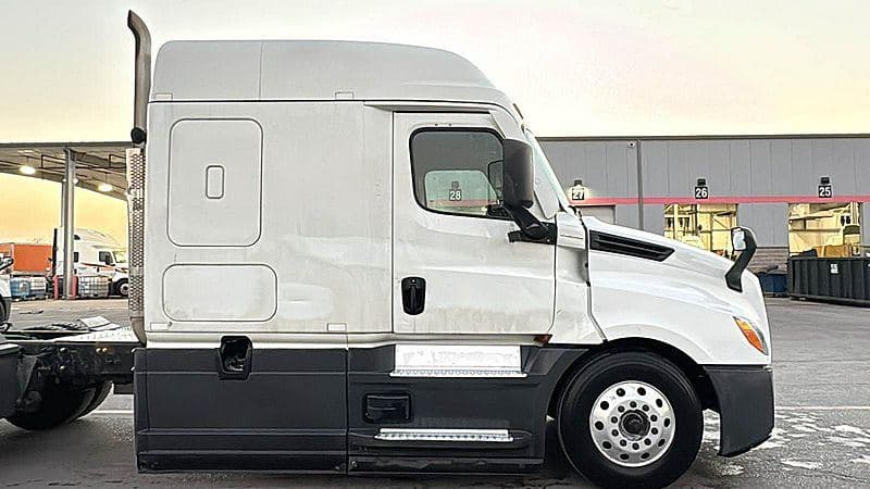 2021 Freightliner Cascadia 126 image 8