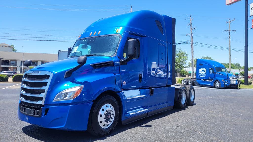Used 2022 FREIGHTLINER PT126064ST image 11