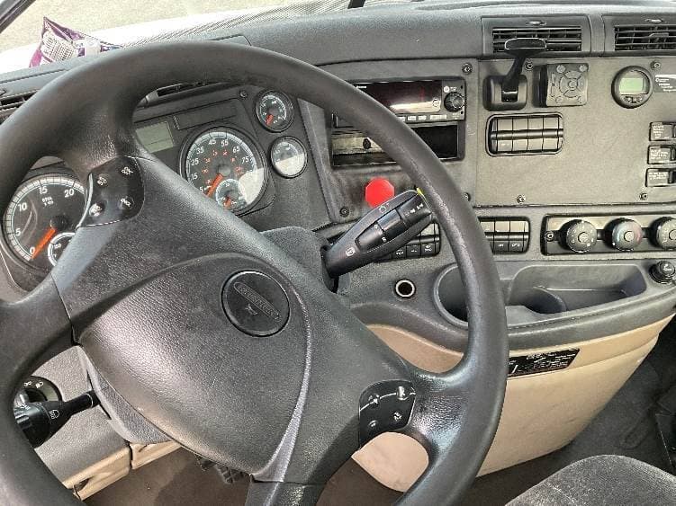 2018 Freightliner Cascadia image 9