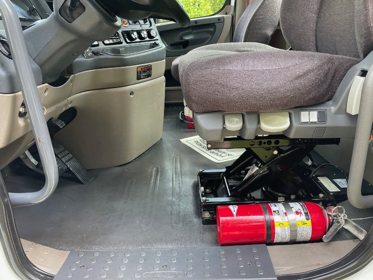 2019 Freightliner Cascadia 113 image 16