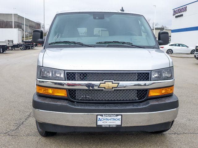 2025 Chevrolet Express 3500 LT 15 Passenger Van image 8