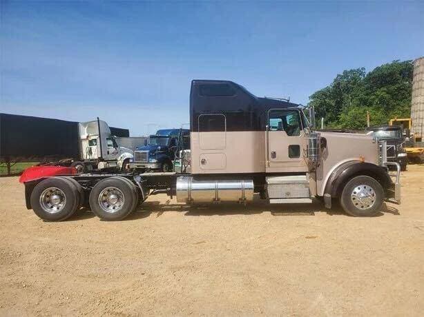 2005 KENWORTH W900 image 6
