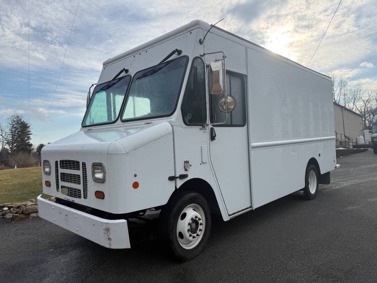 2019 Ford Stripped Chassis image 6