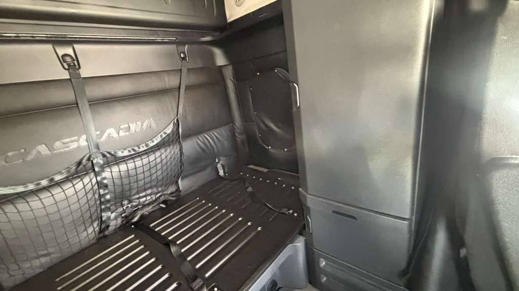 Used 2024 FREIGHTLINER PT126064ST image 28