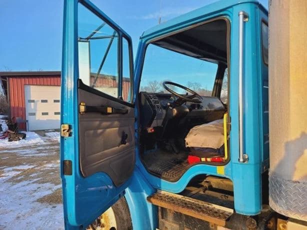 2003 FREIGHTLINER FL70 image 16