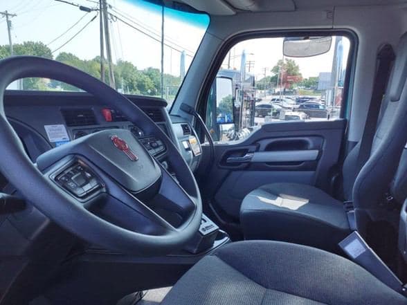 2025 Kenworth T880 image 19
