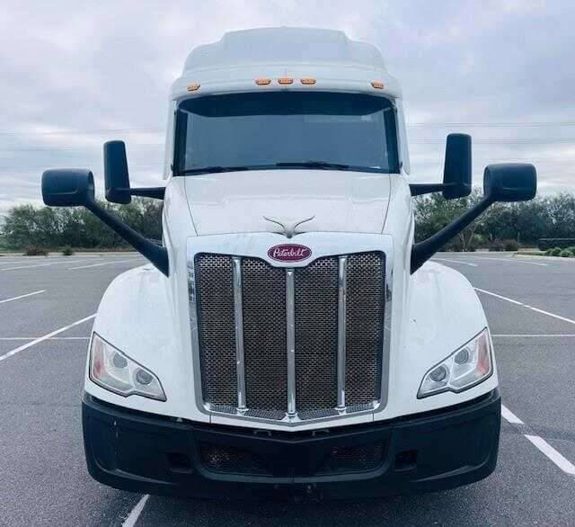 2021 Peterbilt 579 image 2
