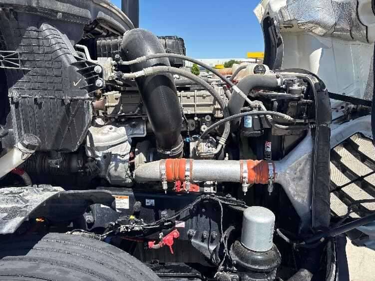 Used 2020 FREIGHTLINER CASCADIA 126 Conventional - Sleeper Truck in FORT WORTH, TX image 14