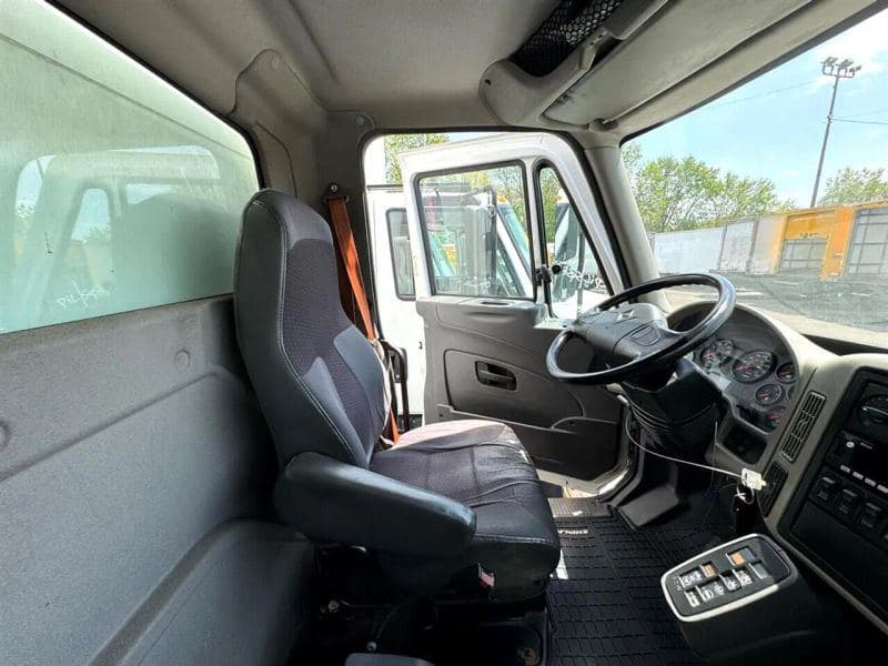 2019 International 4300 image 8