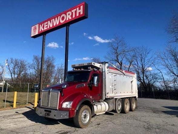 2021 Kenworth T880 image 1