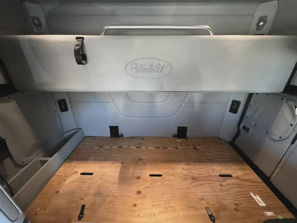 2022 Peterbilt 579 image 7