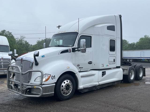 2021 Kenworth T680 image 1