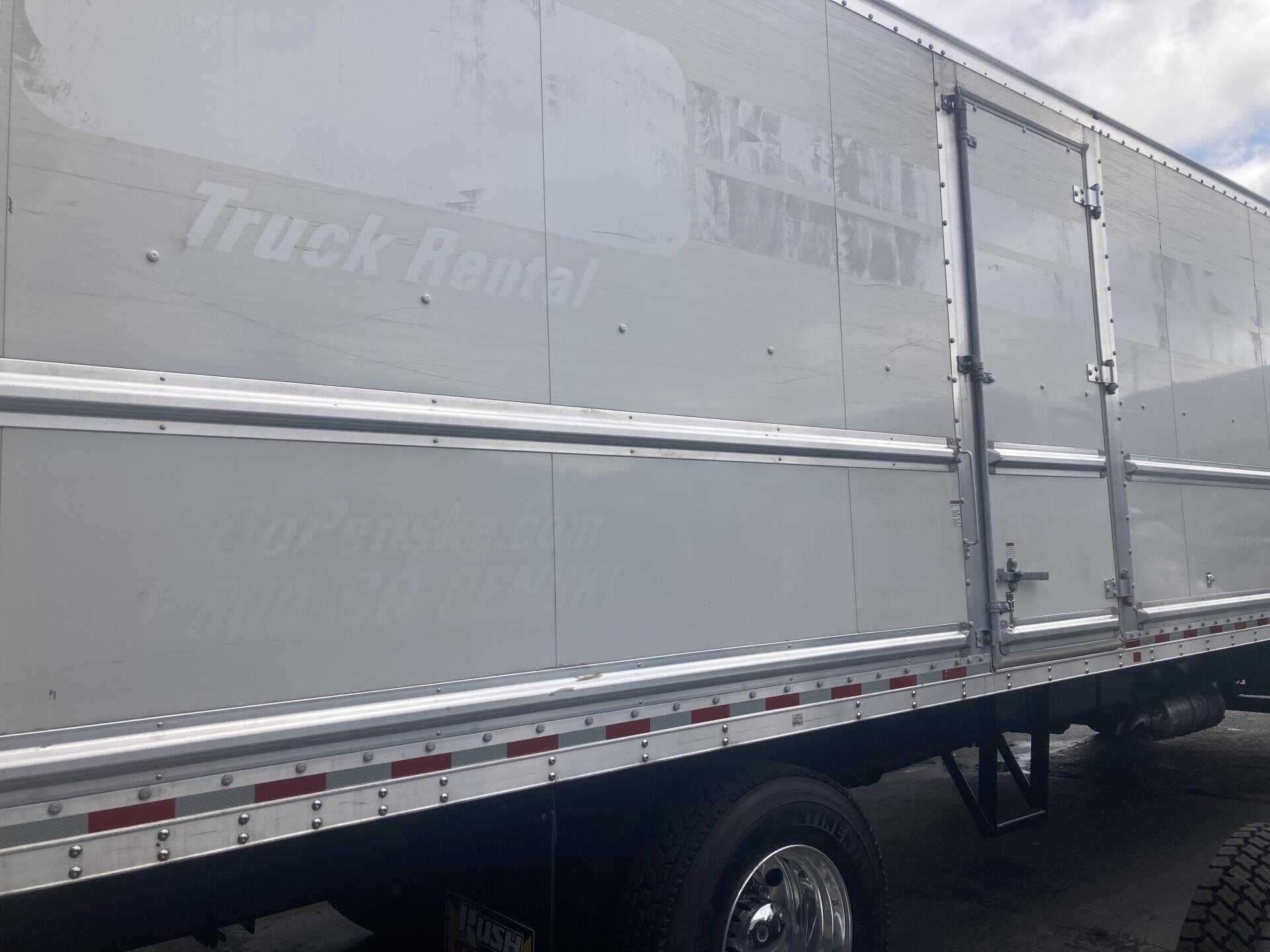 2020 Freightliner M2 image 2