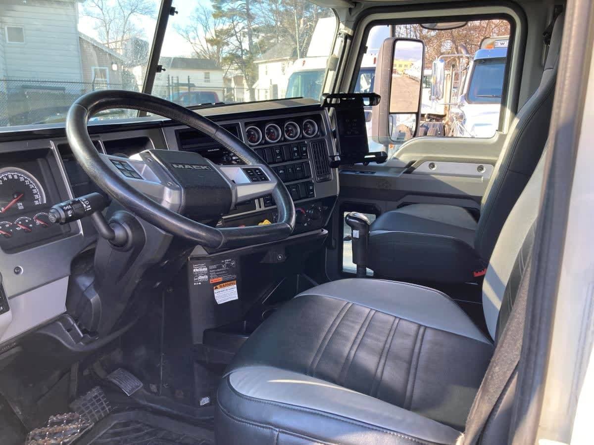 2020 Mack Anthem 64T Sleeper Semi Truck - 70" Condo Sleeper, 505HP, 18 Speed Manual image 11