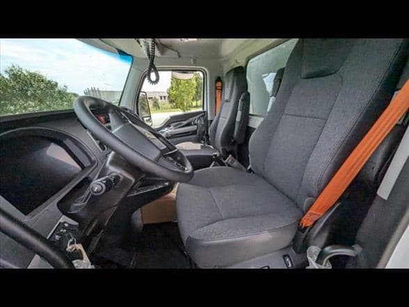 2025 Kenworth T880 image 18