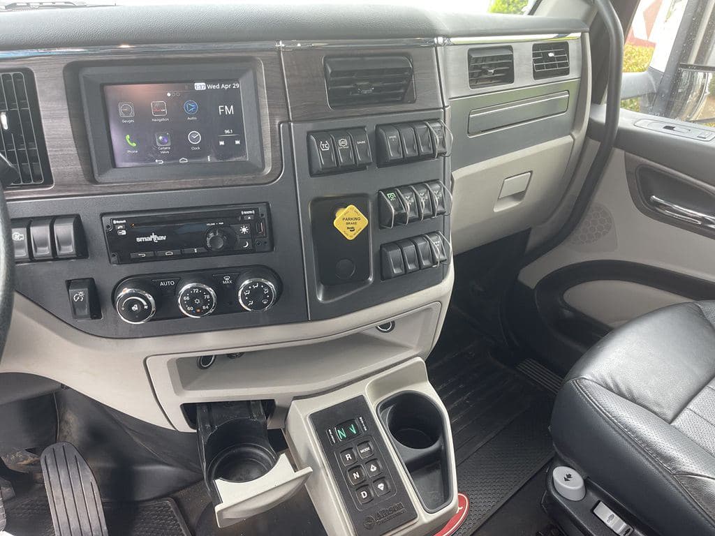 Used 2024 PETERBILT 567 image 14