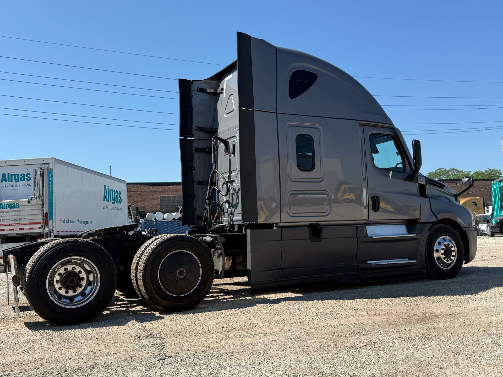 2022 Freightliner - 469k - 11,600 Hours! image 6