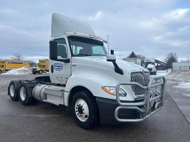 2023 International LT62F image 1