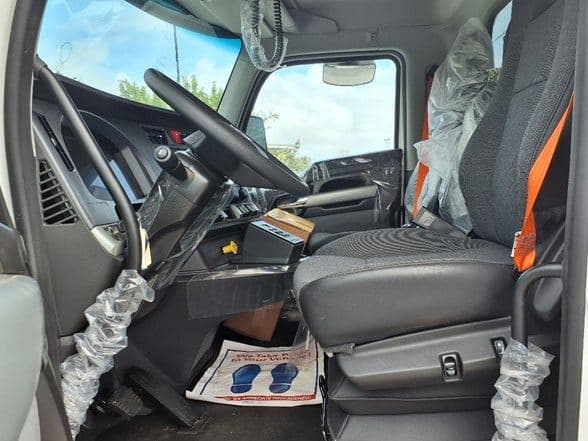 2025 Kenworth T880 image 13