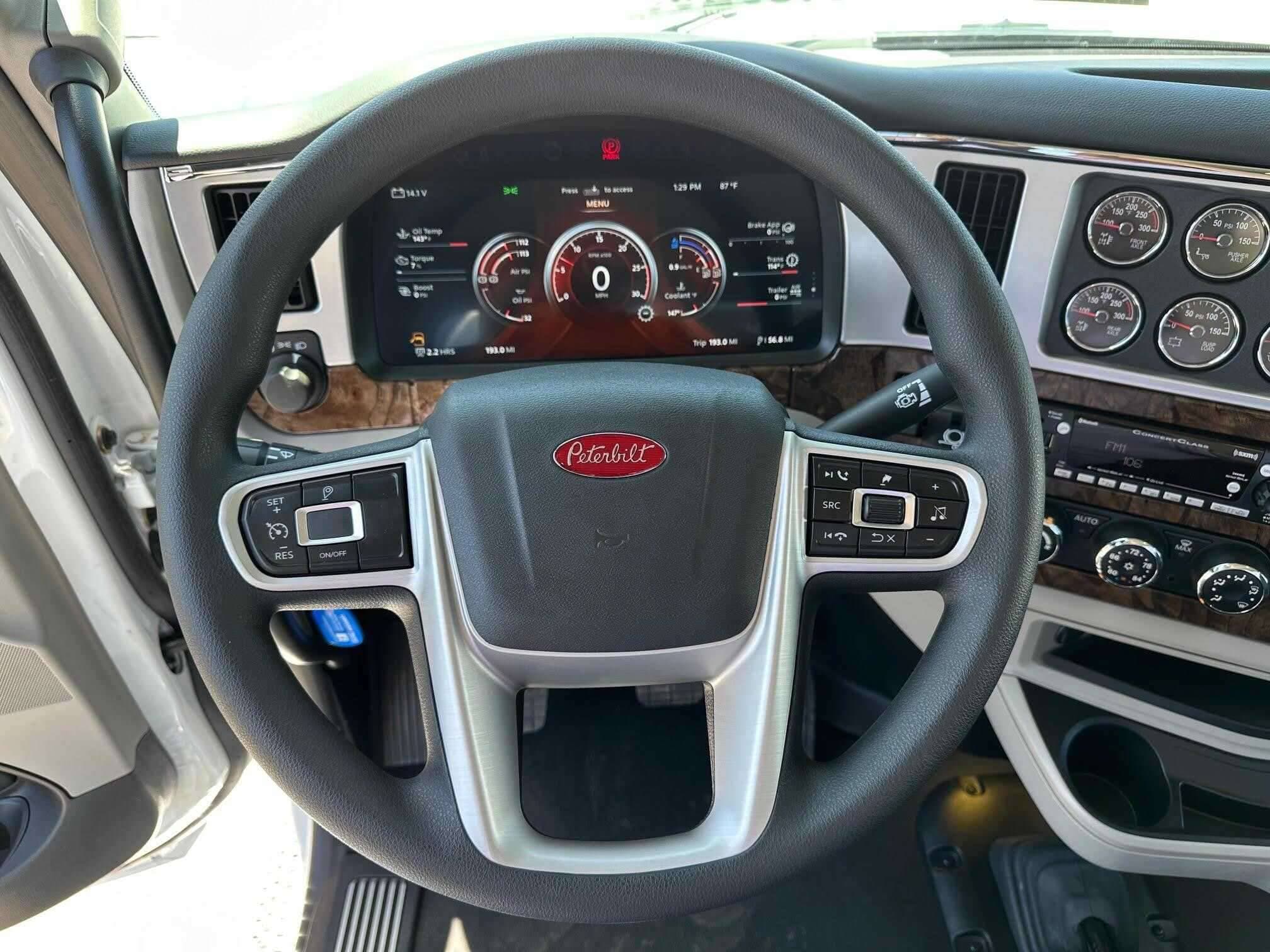 2025 Peterbilt 589 image 12