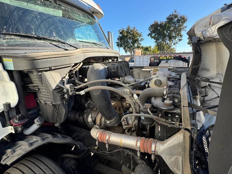 2022 Freightliner Cascadia image 4