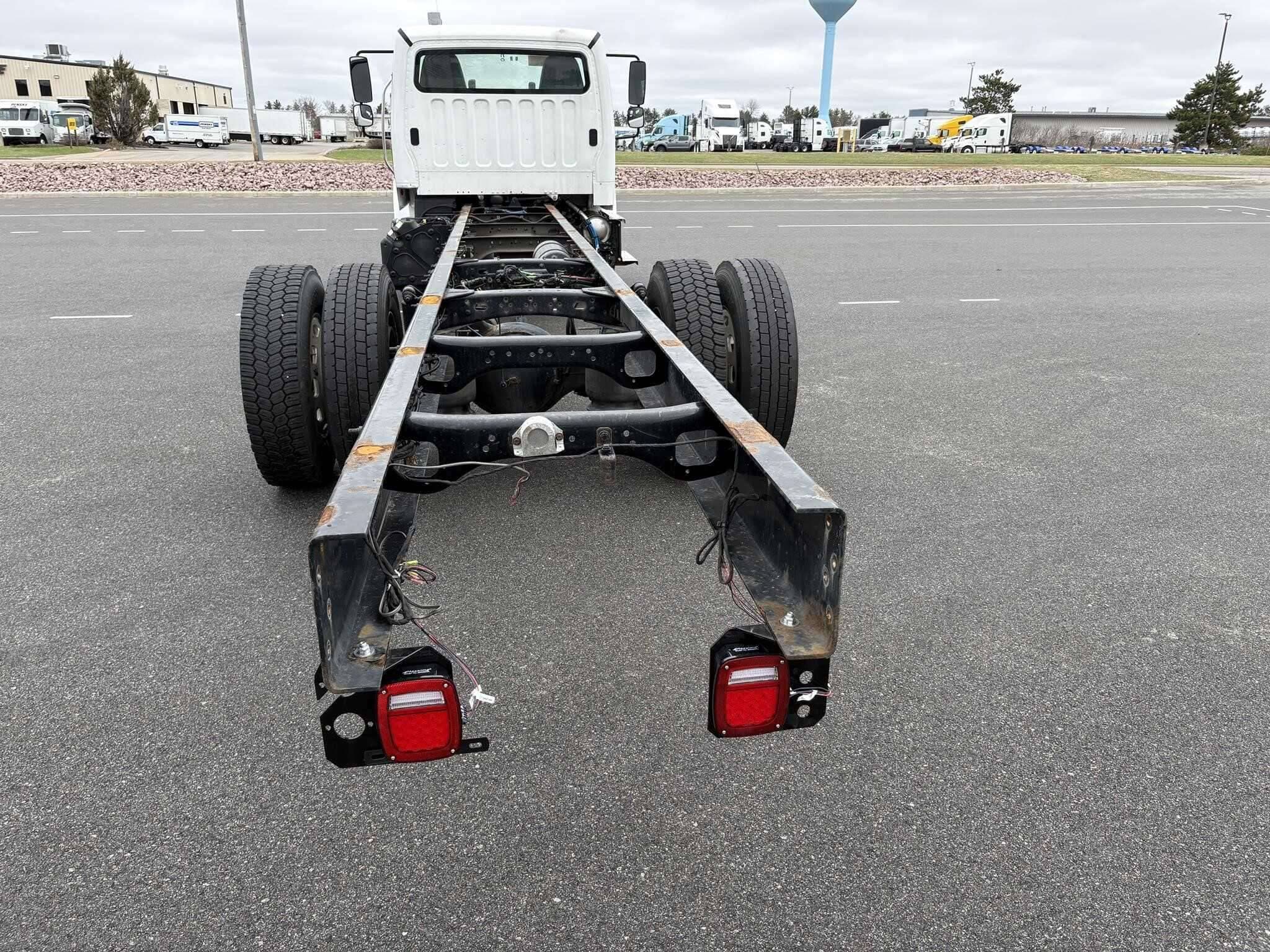 2021 Freightliner M2 image 4