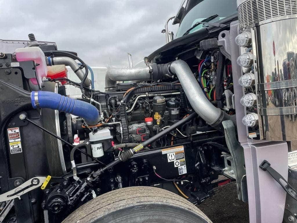 2025 Peterbilt 589 image 8